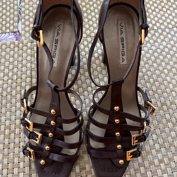 Sandals with straps and metal buckle details - Picture 2 of 3